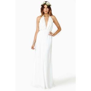 NWT GORGEOUS Ivory Daisy Appliqué Maxi Dress